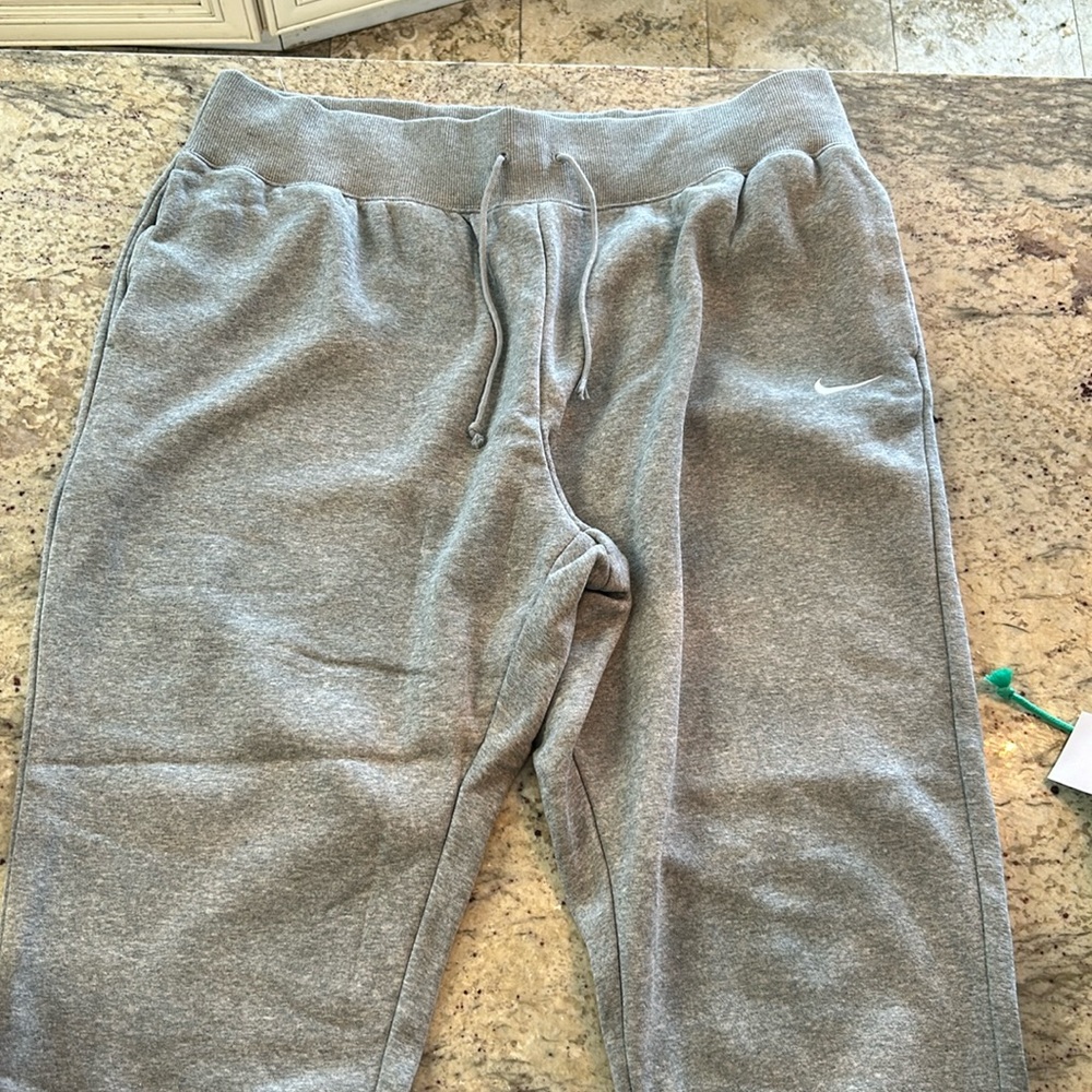 Women’s Nike fleece high rise sweatpants